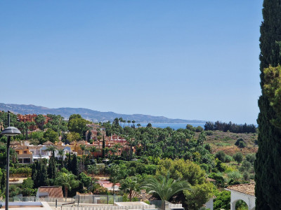 1 Bedroom Middle Floor Apartment in Nueva Andalucía - Image 3