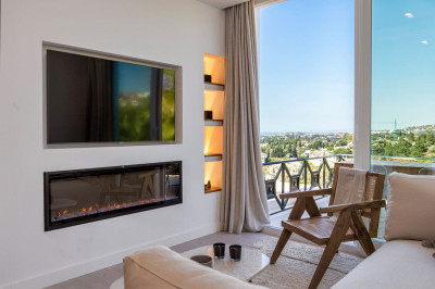 3 Bedroom Middle Floor Apartment in La Quinta - Image 4