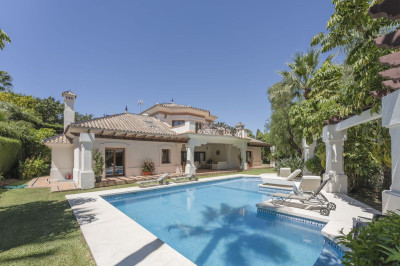 6 Bedroom Detached Villa in Nueva Andalucía - Image 1