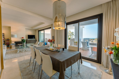 2 Bedroom Middle Floor Apartment in La Quinta - Image 1