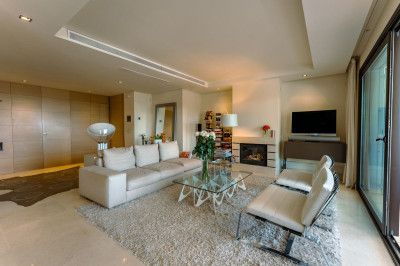 2 Bedroom Middle Floor Apartment in La Quinta - Image 2
