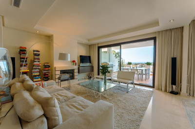 2 Bedroom Middle Floor Apartment in La Quinta - Image 4
