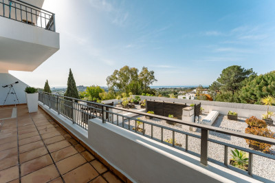 2 Bedroom Middle Floor Apartment in La Quinta - Image 5