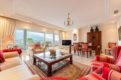 3 Bedroom Middle Floor Apartment in Nueva Andalucía - Image 2