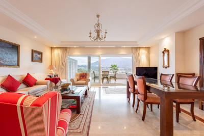 3 Bedroom Middle Floor Apartment in Nueva Andalucía - Image 3