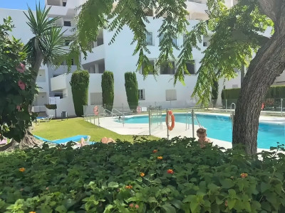 2 Bedroom Middle Floor Apartment in Nueva Andalucía - Image 1