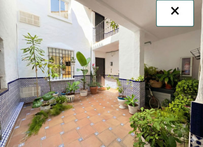 2 Bedroom Middle Floor Apartment in Puerto Banús - Image 1