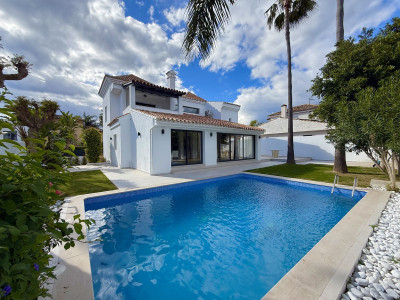 5 Bedroom Detached Villa in Nueva Andalucía - Image 1
