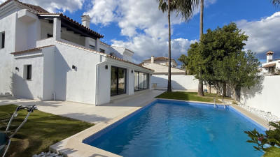 5 Bedroom Detached Villa in Nueva Andalucía - Image 2