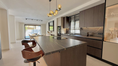 5 Bedroom Detached Villa in Nueva Andalucía - Image 4