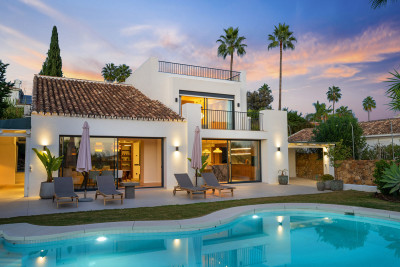 4 Bedroom Detached Villa in Nueva Andalucía - Image 1