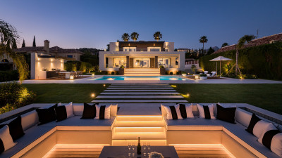 6 Bedroom Detached Villa in Nueva Andalucía - Image 1