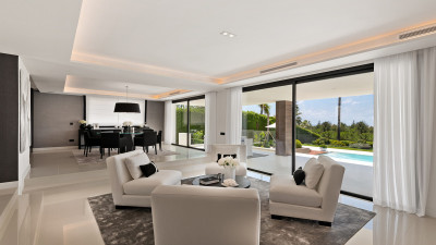 6 Bedroom Detached Villa in Nueva Andalucía - Image 4