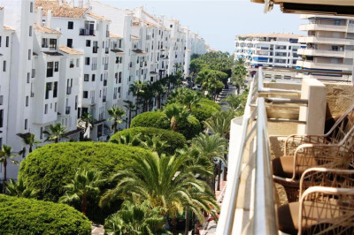 3 Bedroom Middle Floor Apartment in Puerto Banús - Image 5