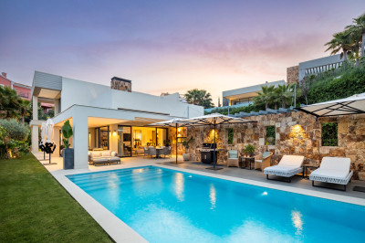 5 Bedroom Detached Villa in Nueva Andalucía - Image 1