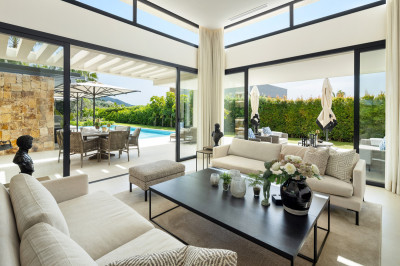 5 Bedroom Detached Villa in Nueva Andalucía - Image 3