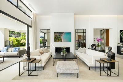 5 Bedroom Detached Villa in Nueva Andalucía - Image 4