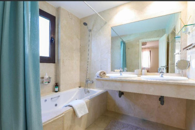2 Bedroom Ground Floor Apartment in Nueva Andalucía - Image 5