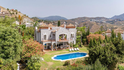 5 Bedroom Detached Villa in La Quinta - Image 1