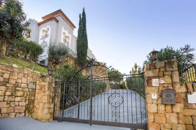 5 Bedroom Detached Villa in La Quinta - Image 3