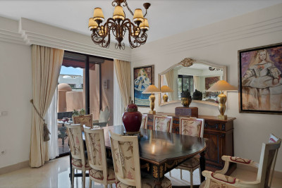 2 Bedroom Penthouse in Puerto Banús - Image 2