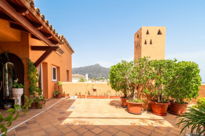 3 Bedroom Middle Floor Apartment in Nueva Andalucía - Image 2