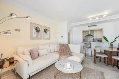 2 Bedroom Middle Floor Apartment in Puerto Banús - Image 1