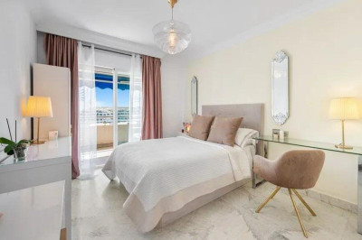 2 Bedroom Middle Floor Apartment in Puerto Banús - Image 2