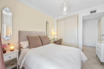 2 Bedroom Middle Floor Apartment in Puerto Banús - Image 3
