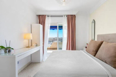 2 Bedroom Middle Floor Apartment in Puerto Banús - Image 4