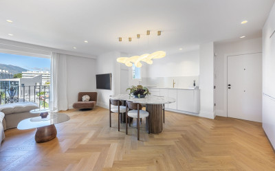 2 Bedroom Middle Floor Apartment in Puerto Banús - Image 3