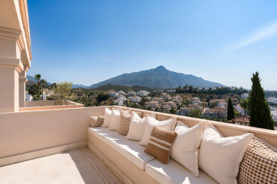 3 Bedroom Middle Floor Apartment in Nueva Andalucía - Image 1