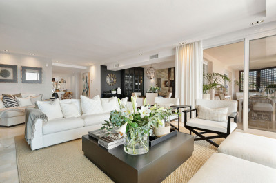 3 Bedroom Middle Floor Apartment in Nueva Andalucía - Image 2
