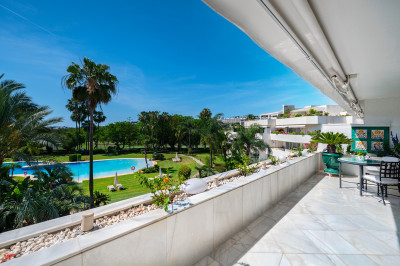 4 Bedroom Penthouse Duplex in Nueva Andalucía - Image 1