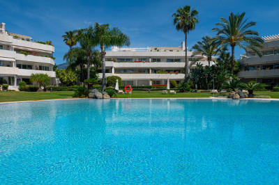 4 Bedroom Penthouse Duplex in Nueva Andalucía - Image 4