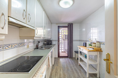 2 Bedroom Middle Floor Apartment in Nueva Andalucía - Image 2