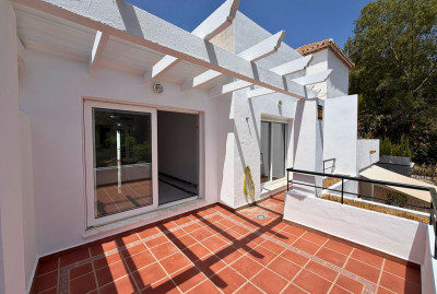 2 Bedroom Penthouse in Nueva Andalucía - Image 2