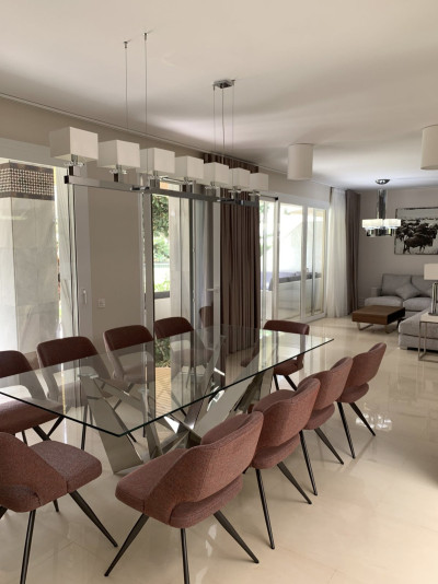 6 Bedroom Ground Floor Apartment in Puerto Banús - Image 1