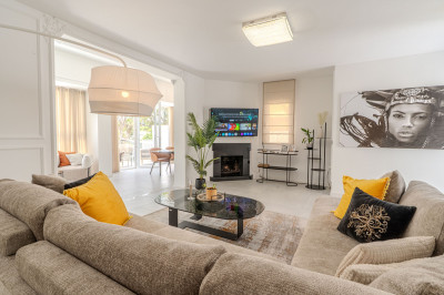 4 Bedroom Detached Villa in Nueva Andalucía - Image 3