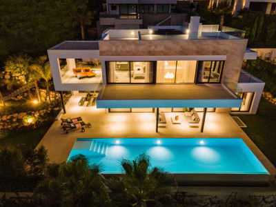 5 Bedroom Detached Villa in Nueva Andalucía - Image 3