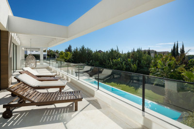 6 Bedroom Detached Villa in Nueva Andalucía - Image 3