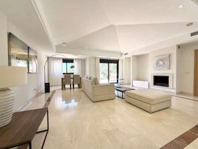 2 Bedroom Top Floor Apartment in Puerto Banús - Image 2