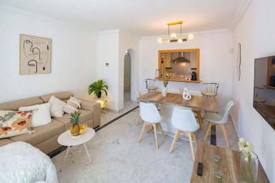 2 Bedroom Middle Floor Apartment in Puerto Banús - Image 2