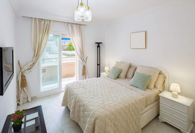 2 Bedroom Middle Floor Apartment in Puerto Banús - Image 3