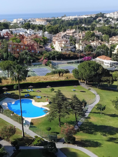 2 Bedroom Middle Floor Apartment in Nueva Andalucía