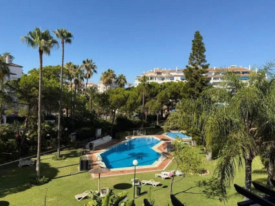 3 Bedroom Middle Floor Apartment in Puerto Banús - Image 1
