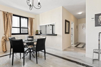 2 Bedroom Middle Floor Apartment in Puerto Banús - Image 4