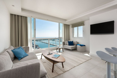 2 Bedroom Penthouse in Puerto Banús - Image 5