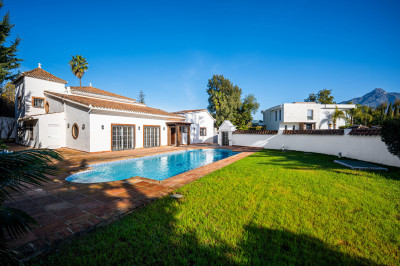 4 Bedroom Detached Villa in Nueva Andalucía - Image 3