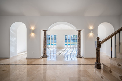 4 Bedroom Detached Villa in Nueva Andalucía - Image 4